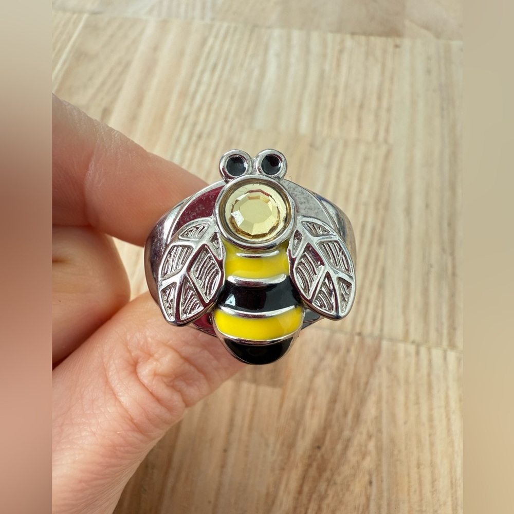 Unbranded silver tone bumblebee hidden watch ring NEW BATTERY